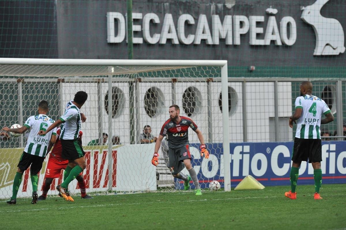 Zagueiro americano Rafael Lima marcou o gol do ttulo sobre o CRB e emocionou o Independncia