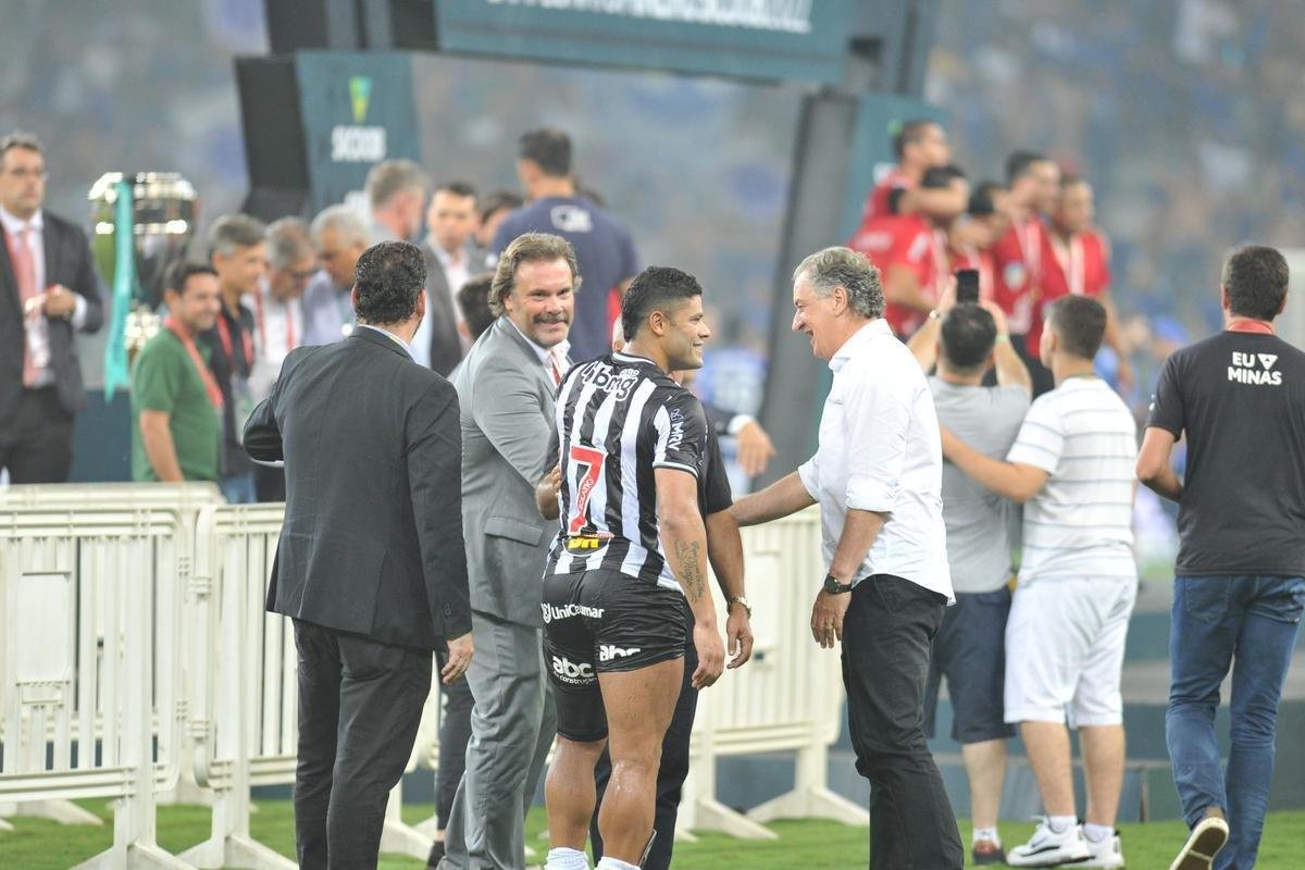 Festa do Atltico no Mineiro pela conquista do tricampeonato mineiro. Galo derrotou o Cruzeiro por 3 a 1 na final nica do estadual. Gols foram de Hulk (2) e Nacho