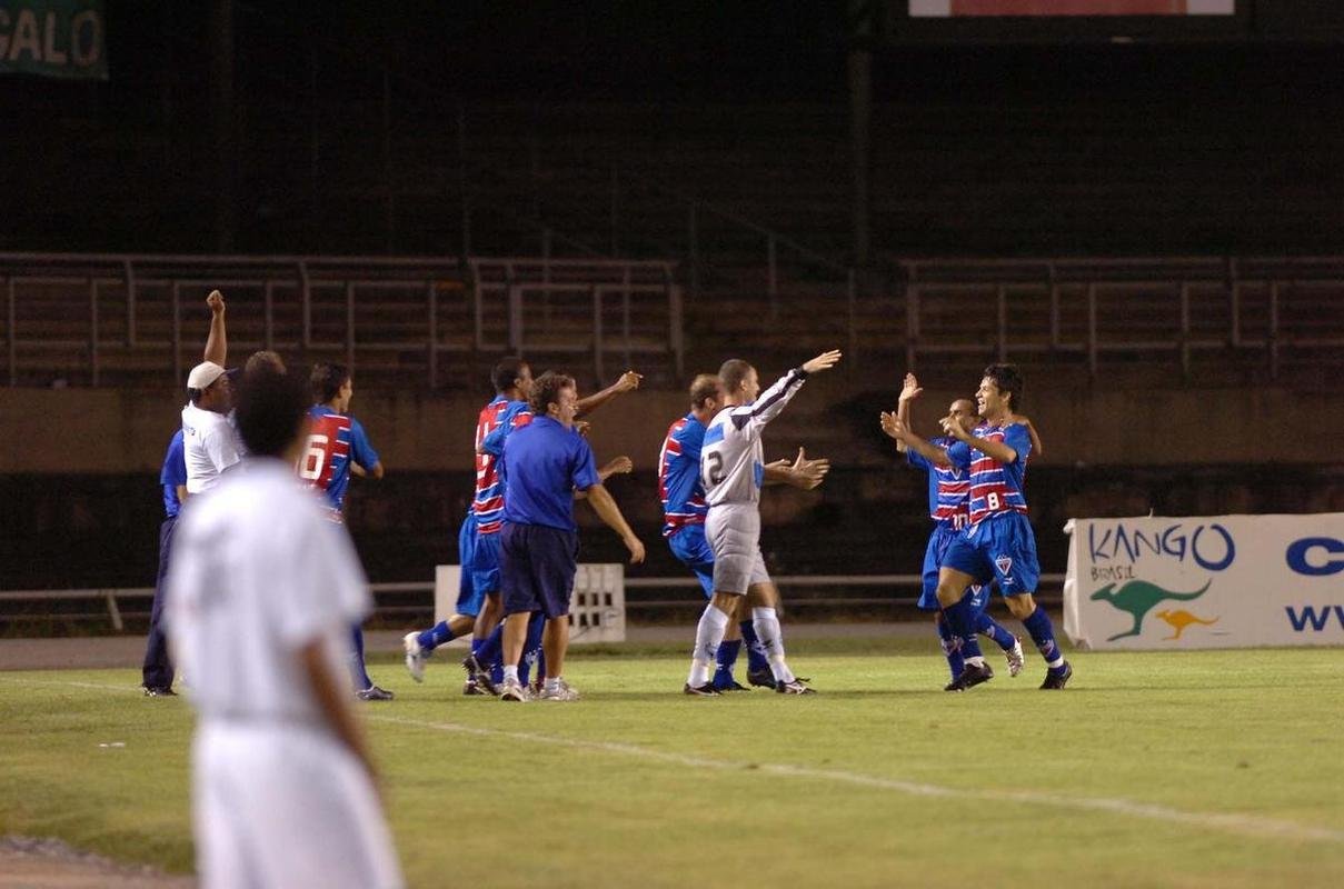 No primeiro jogo, em 12 de abril de 2006, no Mineiro, o Fortaleza venceu o Atltico por 2 a 0, gols de Alan e Preto Casagrande.