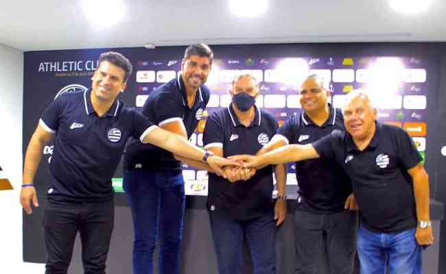 Investidores e diretores do Athletic após acordo firmado nesta terça-feira (21)
