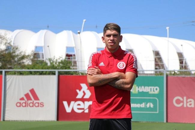 Carlos Pal�cios acertou com o Inter at� o fim de 2025
