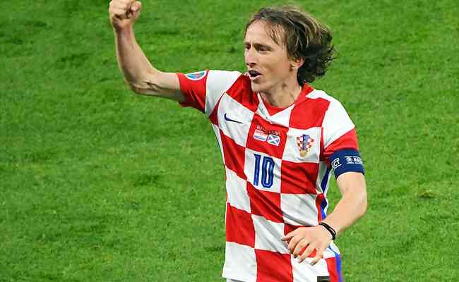 Luka Modric fez belo gol na vitria croata diante da Esccia, que valeu a vice-liderana