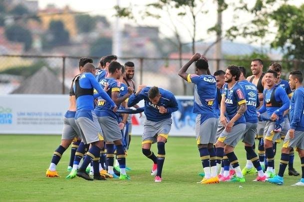 Rafael Marques treinou pela primeira vez na Toca da Raposa II como jogador do Cruzeiro: jogou futevlei, passou por batismo e depois trabalhou normalmente com bola
