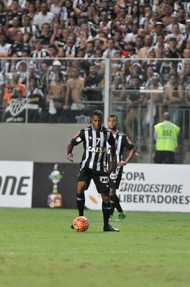 Robinho entrou em campo aos 10 do segundo tempo e teve estreia discreta pelo Atltico