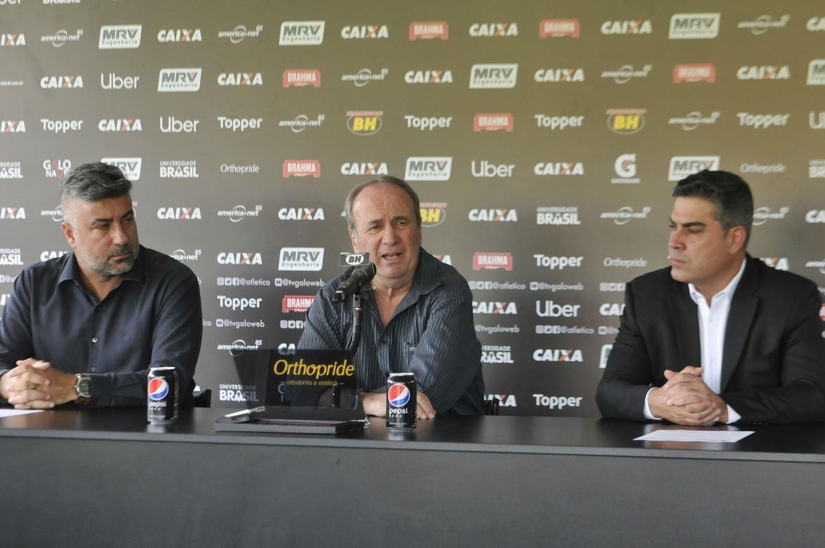 11) Servir de escudo para a diretoria: Presidente inexperiente, diretor de futebol inexperiente e treinador inexperiente. Durante oito meses, Srgio Sette Cmara, Alexandre Gallo e Thiago Larghi formaram o trip de comando do clube dentro e fora de campo. Apesar de terem se mostrado firmes diante das cobranas desde o incio do ano, os dirigentes tero mais tranquilidade para trabalhar com a parceria de Levir Culpi. Experiente e com prestgio com a torcida, o 'novo velho' comandante tem o desafio - e a capacidade - de acalmar os nimos das arquibancadas em eventuais momentos de turbulncia.