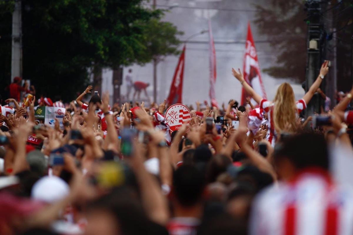 Presença massiva das torcidas na sede alvirrubra, antes da bola rolar para #Náutico e Paysandu.