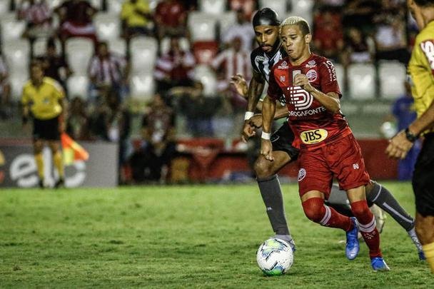 Já no segundo tempo, o jogo foi mais equilibrado. Com as mudanças feitas pelo técnico Paulo Autuori, o Botafogo empatou com gol de Bruno Nazário. Náutico teve chances de marcar o segundo gol com Jorge Henrique e Erick em chances claras, mas ambos perderam os lances.