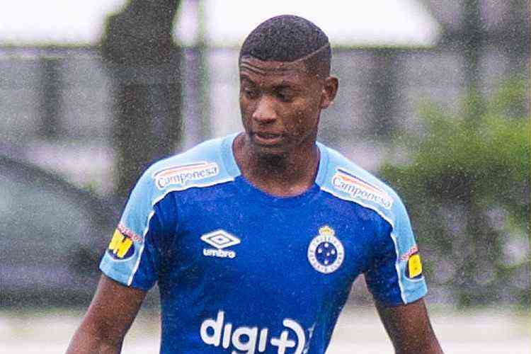 Cruzeiro tem interesse em lateral colombiano; conheça jogador