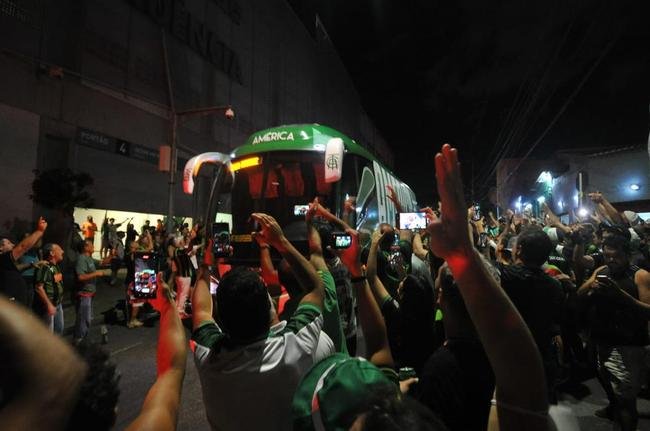 Chegada da torcida do Amrica ao Independncia para o jogo contra o Barcelona de Guayaquil pela terceira fase da Copa Libertadores de 2022