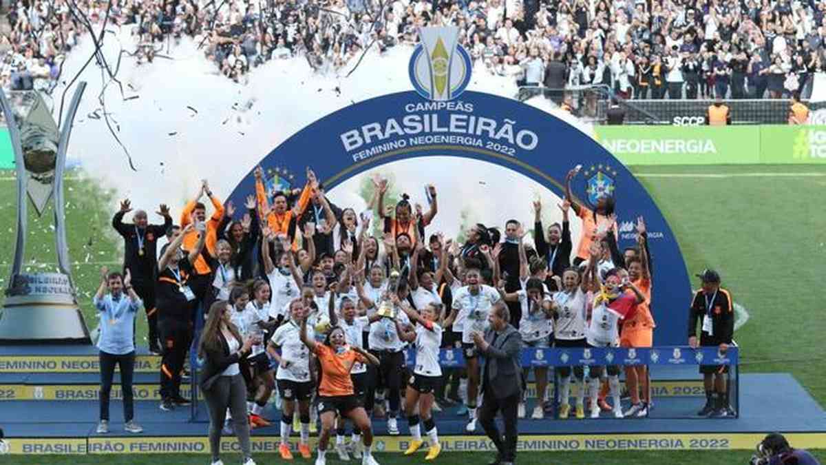 Corinthians goleia Internacional com recorde de público e conquista tetra  do Brasileirão Feminino - Jogada - Diário do Nordeste