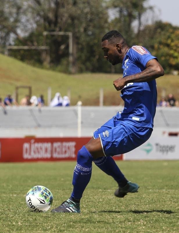 Cruzeiro chegou a abrir 2 a 0 sobre o Londrina, com gols de Lucas Silva e Sassá, mas cedeu o empate no segundo tempo e perdeu nos pênaltis por 3 a 1. Time foi eliminado na semifinal da Primeira Liga.
