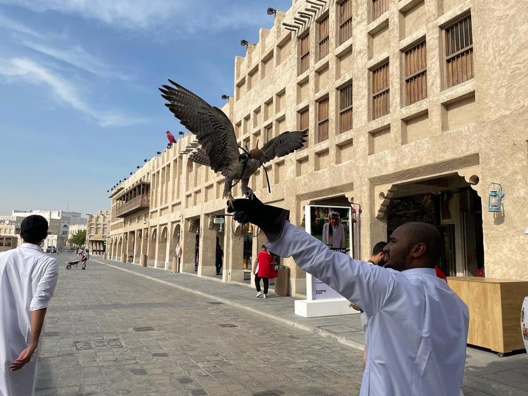 Torcidas da Copa do Mundo de 2022 tm se encontrado no Souq Waqif, tradicional mercado em Doha, no Catar.