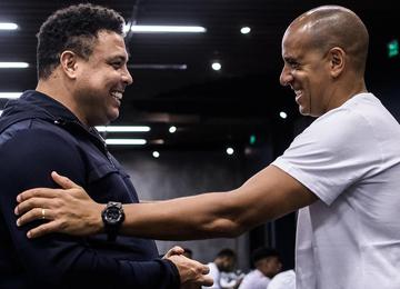 Dirigente conheceu treinador português pessoalmente em visita ao elenco na véspera de jogo contra Corinthians, pelo Campeonato Brasileiro 