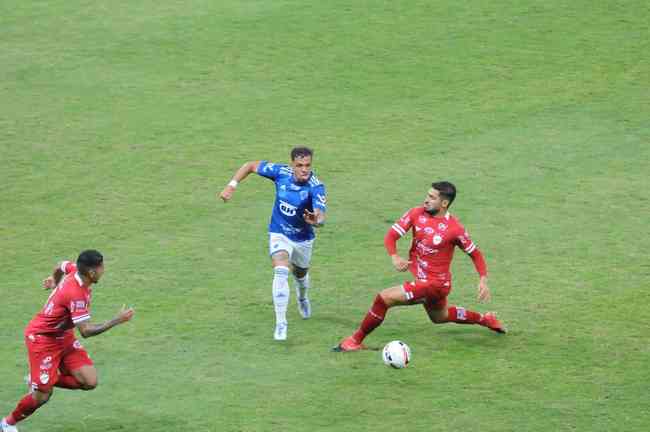 Fotos do jogo entre Cruzeiro e Vila Nova, no Mineirão, pela 15ª rodada da Série B