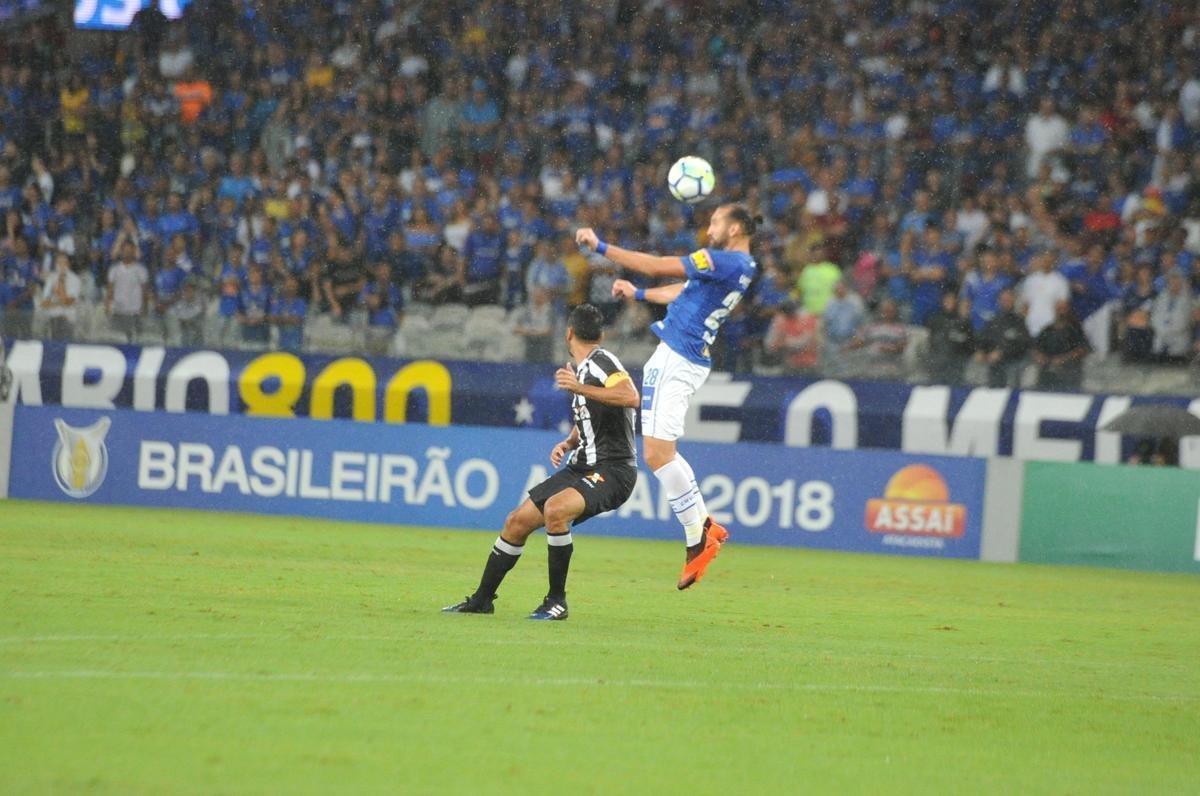 Fotos de Cruzeiro x Cear, no Mineiro, em jogo atrasado da 27 rodada do Brasileiro