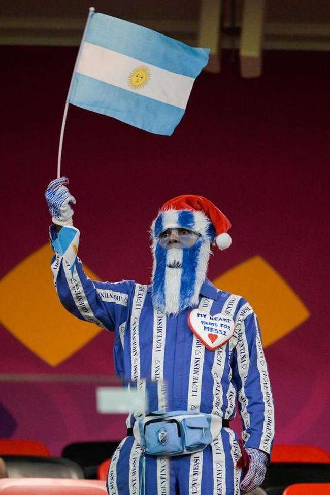 Torcedores de Argentina e Austrlia, que se enfrentaram pelas oitavas de final da Copa do Mundo