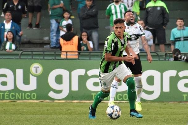 Fotos do duelo entre Coritiba e América, no Couto Pereira, em Curitiba, pela 25ª rodada da Série B do Campeonato Brasileiro