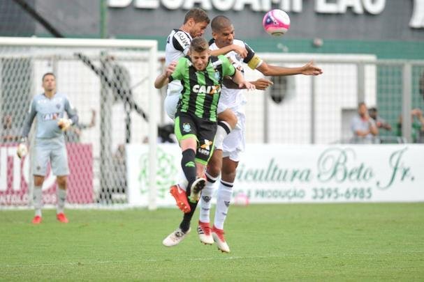 Depois de lances polmicos, Atltico confirmou vitria com gols de Rger Guedes e Ricardo Oliveira