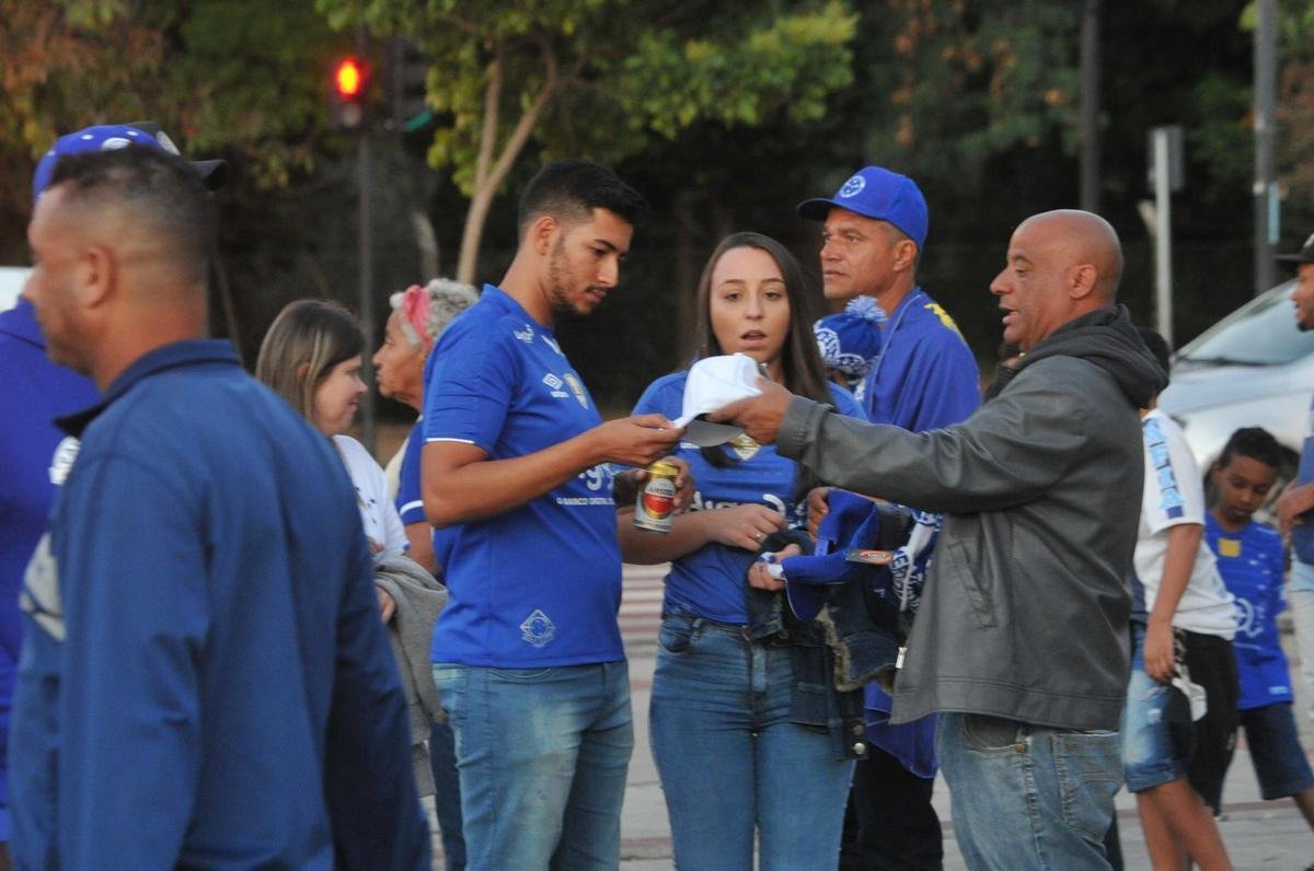 Imagens das torcidas de Cruzeiro e Corinthians no Mineiro