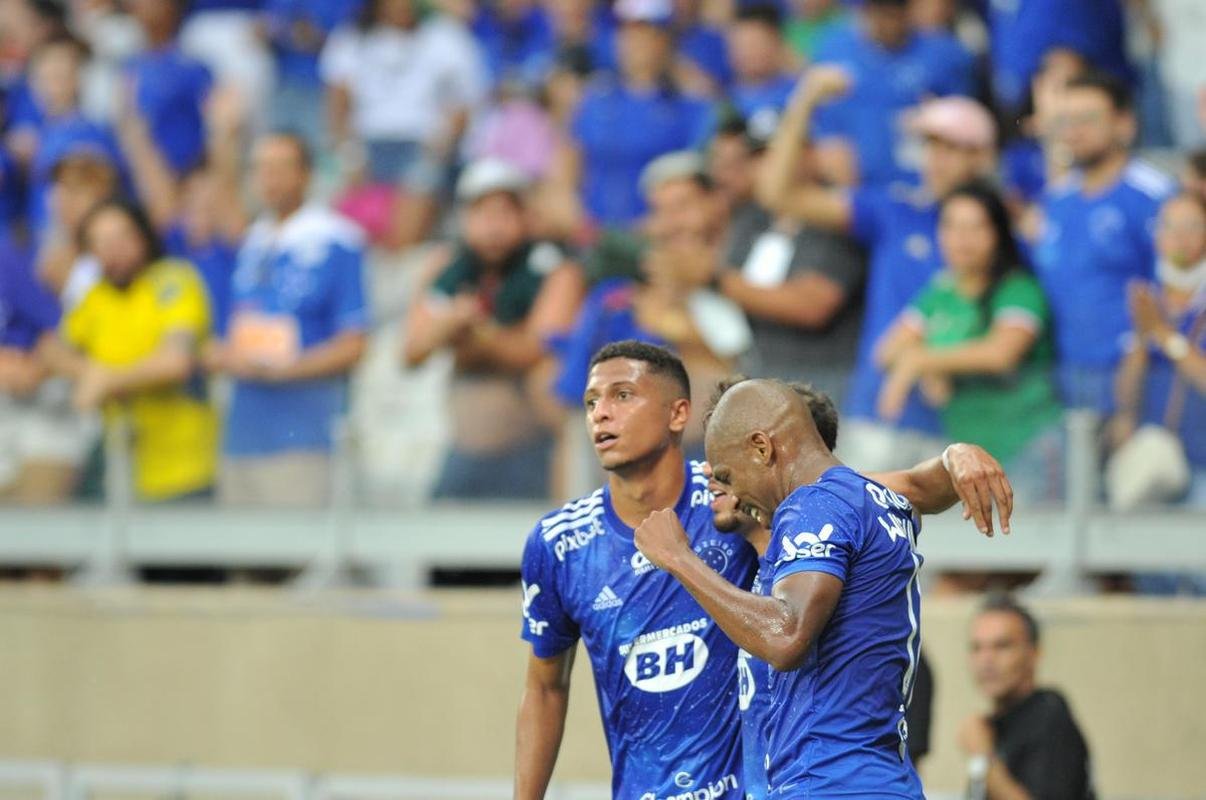 Fotos do jogo entre Cruzeiro e Pouso Alegre
