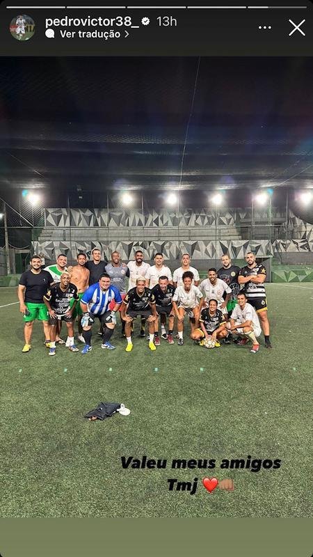 Pedrinho com amigos durante 'pelada' no Nordeste.