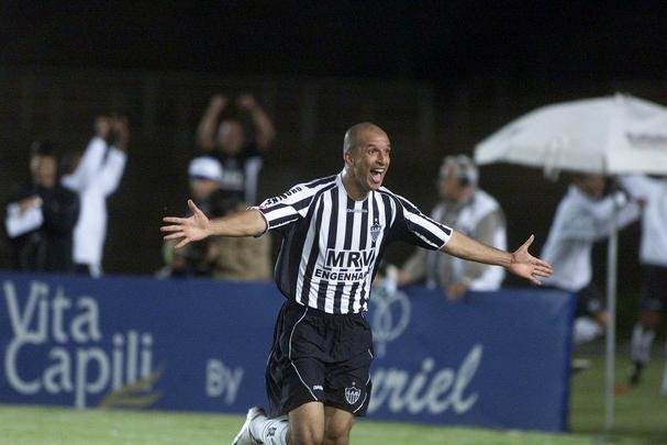 8º - Fábio Júnior - 2003 e 2005 - 65 jogos / 30 gols - 0,461 por jogo