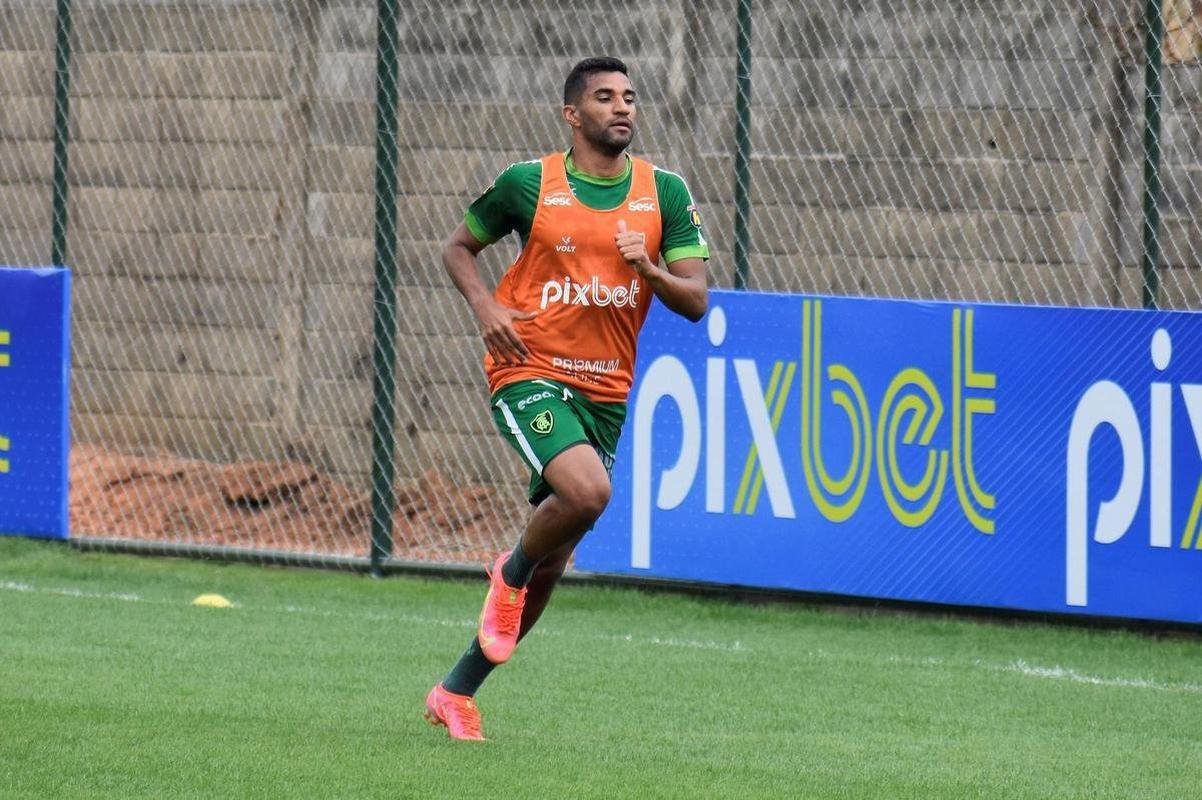 Isaque (meio-campista): contrato de emprstimo junto ao Grmio at 31/12/2021