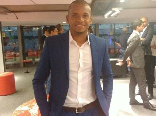 Personalidades na cerimnia do 16 Trofu Tel Santana. Edimar, lateral do Cruzeiro