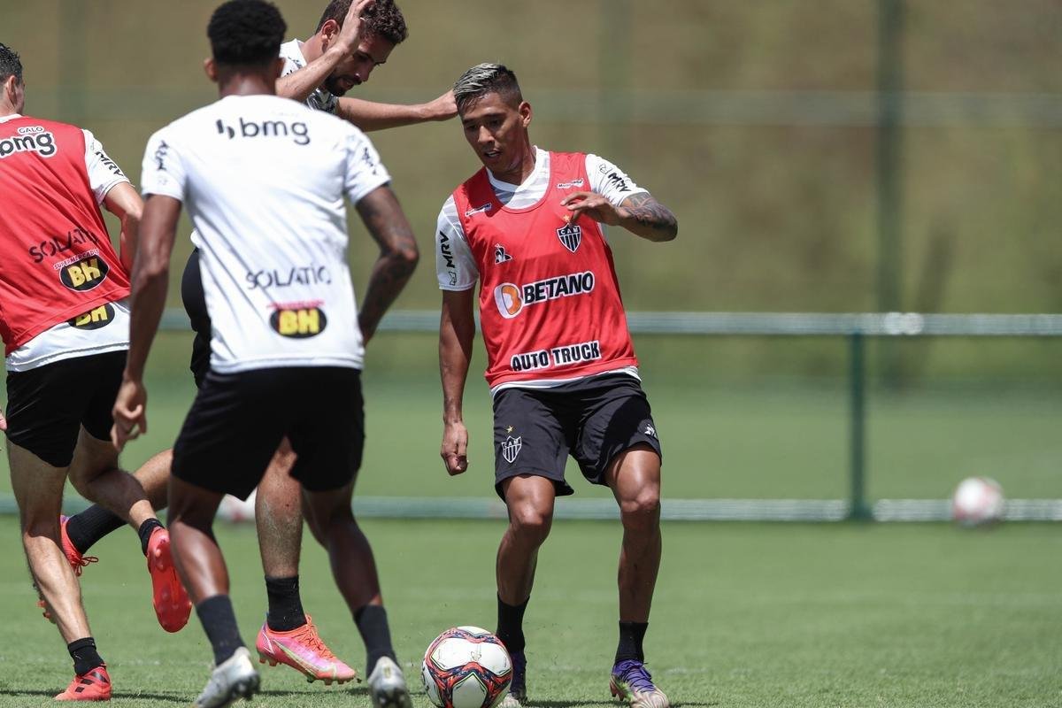 Primeiro treino comandado por Cuca desde a volta ao Atltico