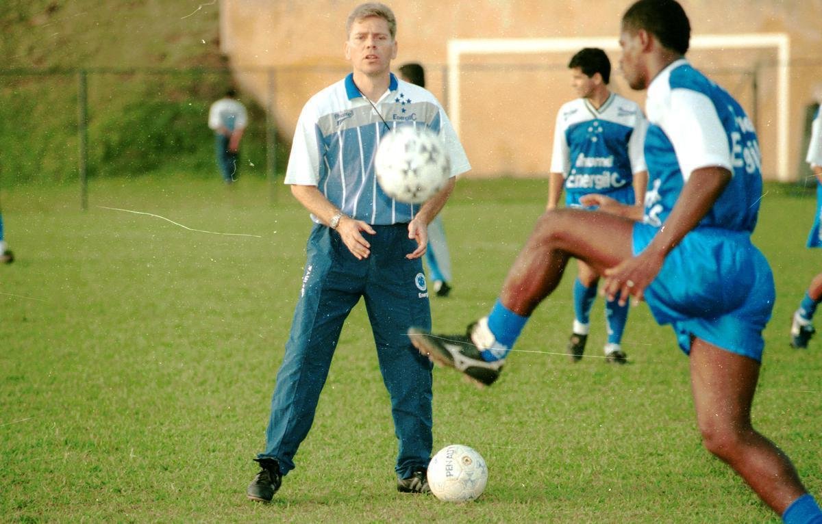 Paulo Autuori comandou o Cruzeiro em trs passagens. Em 1997, conquistou o Campeonato Mineiro e a Copa Libertadores.