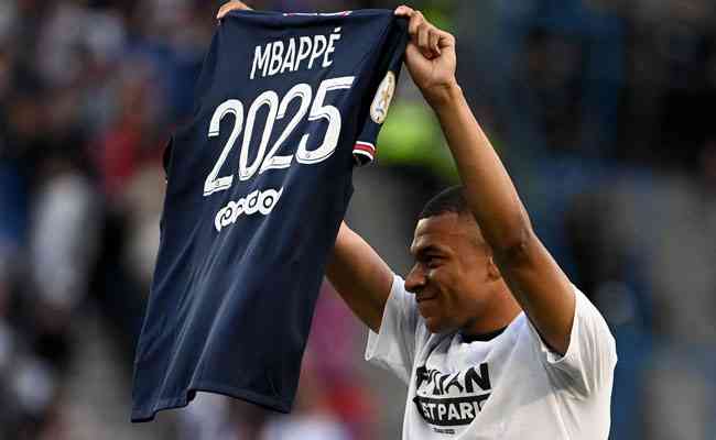 Anúncio oficial da renovação com Mbappé partiu do dono do PSG, Nasser Al-Khelaïf, antes da partida contra o Metz pelo Francês