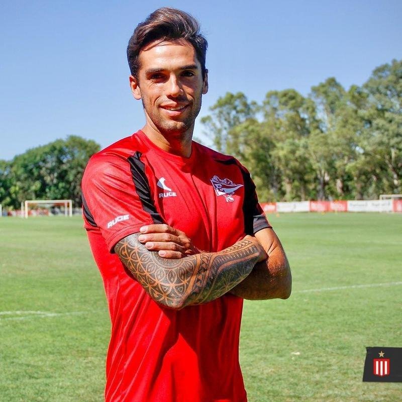 Emmanuel Ms, lateral-esquerdo (Estudiantes)