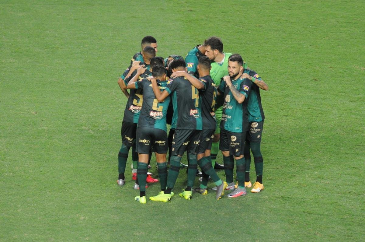 América x Paraná: veja fotos do jogo no Independência