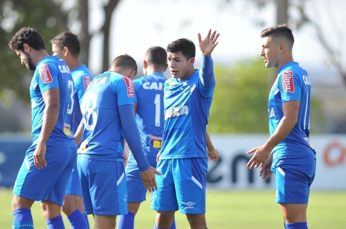 Jogadores do Cruzeiro trabalharam em tom descontrado na Toca da Raposa antes de final com Flamengo