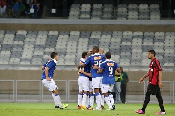 Cruzeiro venceu o Atltico-PR por 1 a 0