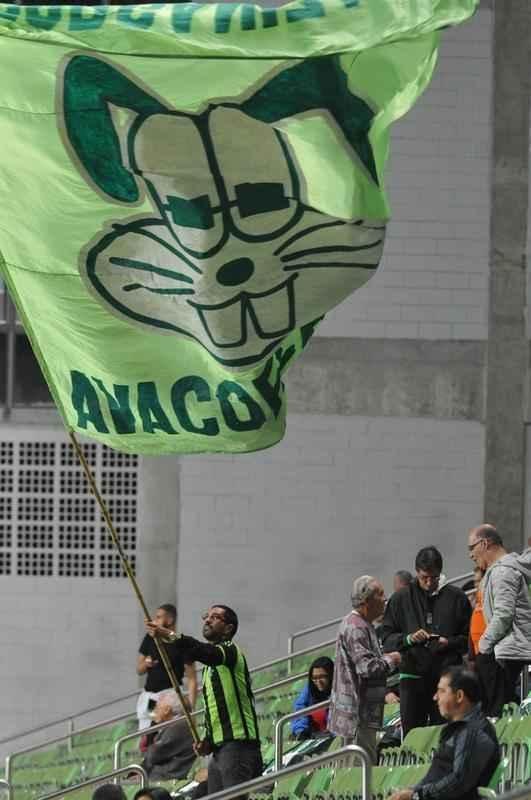 Imagens da torcida alviverde no duelo entre Amrica e Cricima, no Independncia, pela Srie B