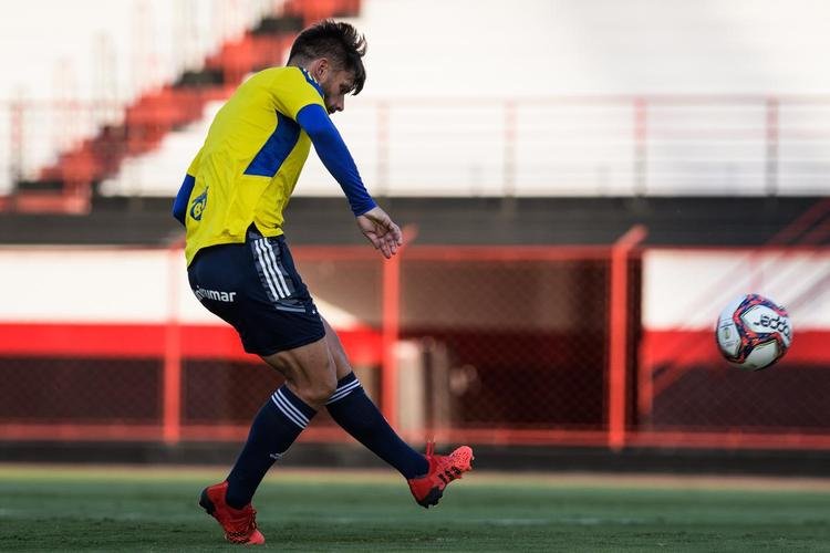 Com atividade no estádio Antônio Accioly, do Atlético-GO, o Cruzeiro encerrou a preparação para enfrentar o Goiás, pela 22ª rodada da Série B. A partida está marcada para 21h30 desta terça-feira, na Serrinha, em Goiânia.