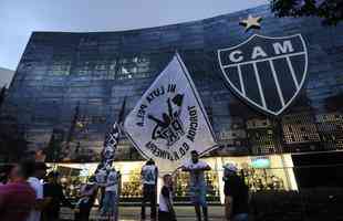 Alvos principais do protesto foram presidente Srgio Sette Cmara, diretor de futebol Alexandre Gallo e jogadores, especialmente Elias, Luan e Cazares