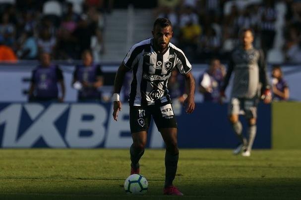 Fotos da vitória do Botafogo sobre o Atlético, por 2 a 1, no Engenhão, pela 18ª rodada do Brasileiro