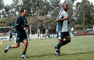 Fotos do zagueiro Joo Carlos em suas passagens pelo Cruzeiro, entre 1996 e 2001