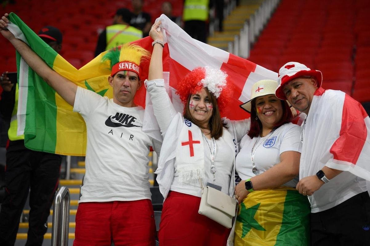 Torcida coloriu o Estdio Al Bayt, no Catar, para acompanhar a partida entre Inglaterra e Senegal