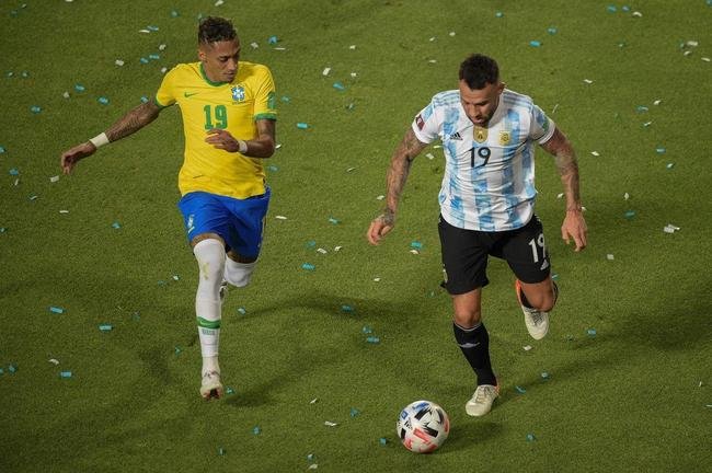Sem Neymar, Brasil encarou a Argentina em clssco agitado pelas Eliminatrias