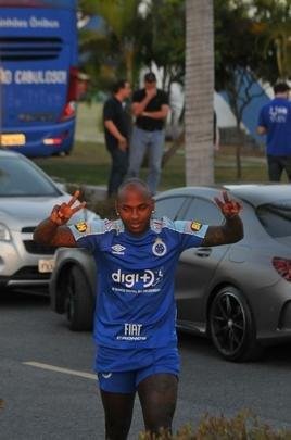 Cruzeiro iniciou sua intertemporada nesta segunda-feira na Toca da Raposa II. Tcnico Mano Menezes contou com elenco completo. Grupo agora comea preparao para decises com Atltico na Copa do Brasil, River Plate na Copa Libertadores e 29 rodadas restantes do Campeonato Brasileiro
