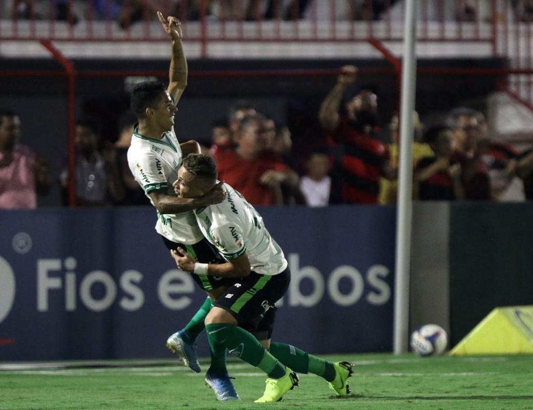 Amrica arrancou empate dramtico diante do Atltico-GO em Goinia 