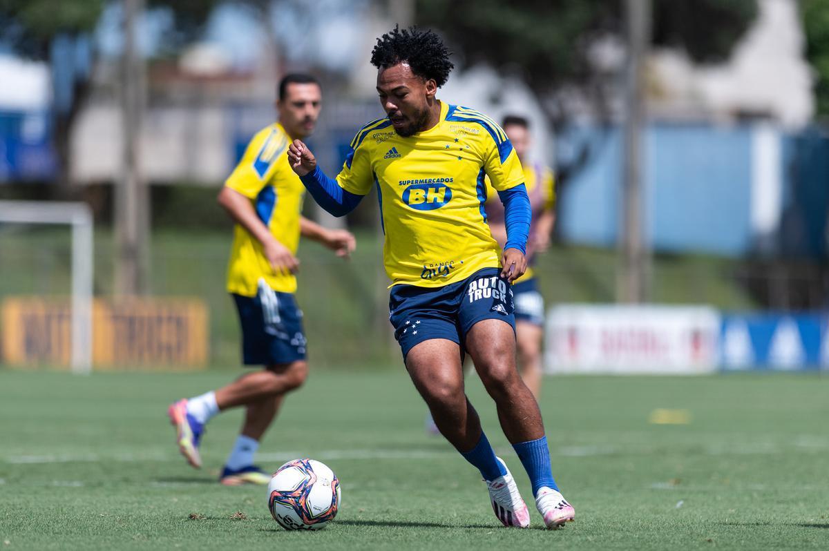 Imagens do último treino do Cruzeiro antes do jogo contra o Coimbra, pelo Campeonato Mineiro
