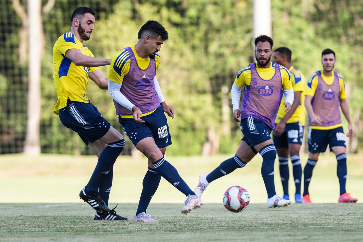 Fotos do treino do Cruzeiro no CT SM Sports, em Londrina, antes da partida contra o Londrina pela Srie B. Duelo ser nesta sexta, s 21h30, no estdio do Caf, em Londrina, interior do Paran
