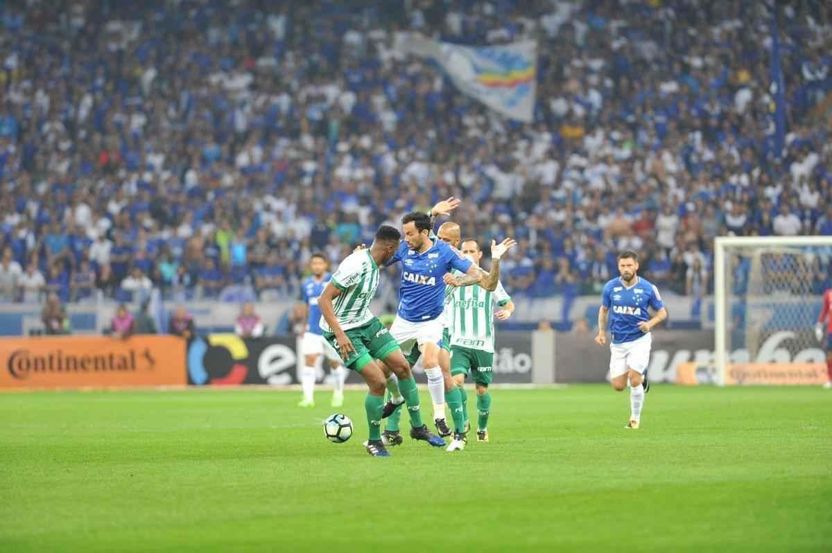 Imagens do jogo entre Cruzeiro e Palmeiras, pelas quartas de final da Copa do Brasil, no Mineiro