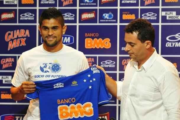 O atacante Luan chegou ao Cruzeiro emprestado pelo Palmeiras