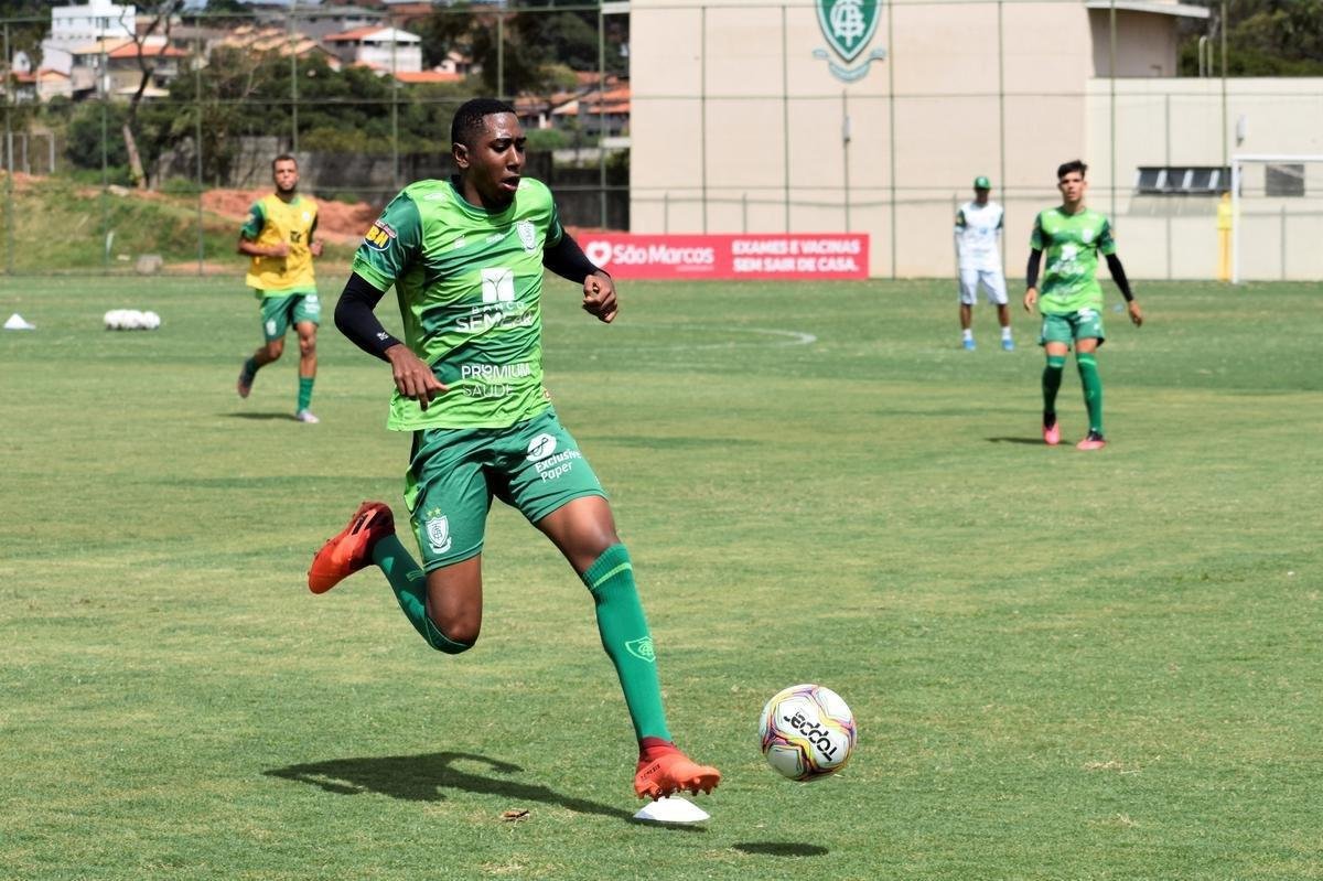 Com o retorno do técnico Lisca, o América deu sequência aos trabalhos de pré-temporada no CT Lanna Drumond, em Belo Horizonte. Os atletas que receberam menos oportunidades na temporada 2020/21 terão chances na primeira fase do Campeonato Mineiro.