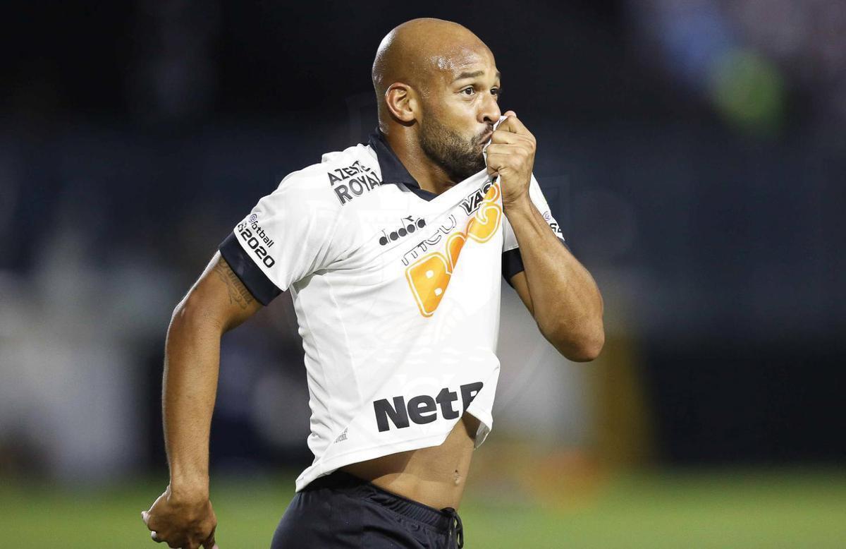 Fellipe Bastos (volante): aos 30 anos, teve vnculo encerrado com o Vasco. Passou pelo futebol europeu e tambm por Corinthians e Grmio